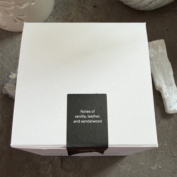 New Quince Vanilla Noisette Scented Candle home fragrance cream glass vessel box - Picture 4 of 9